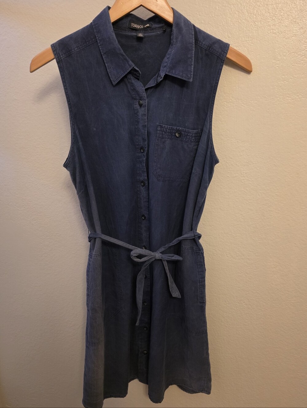 Tom&Co Sleeveless Button-Front Denim Dress in Washed Blue